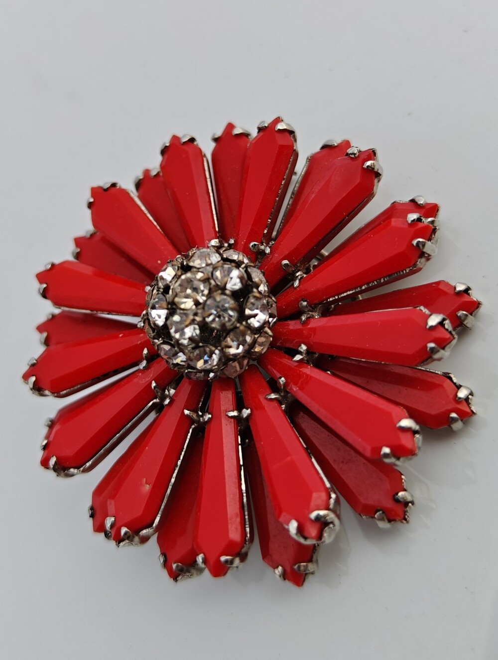 Rare Austrian Ruffled Key Stones Brooch Schreiner Vibe Vintage